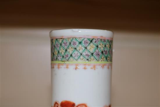 A Chinese Imari pattern large charger and a famille verte bottle vase, Dia 41.5cm